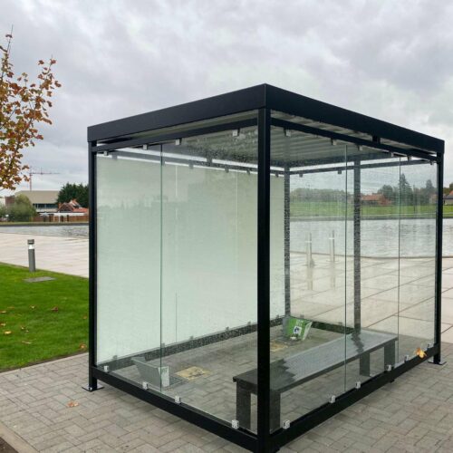 Rookoverkapping Myla 240 1 van de 1 rokersoverkappingen 4x2m die we in Almelo gemonteerd hebben. Ideaal voor 8 tot 10 rokers